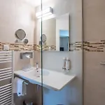 Logis La Bastide De & Restaurant La Chenaie 3*