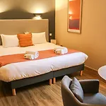 Logis La Bastide De & Restaurant La Chenaie 3* Grignan