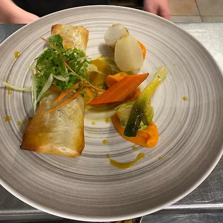 Logis La Bastide De & Restaurant La Chenaie 酒店 3*