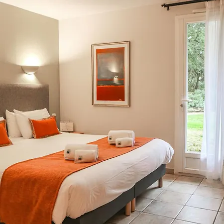 Logis La Bastide De & Restaurant La Chenaie 3*