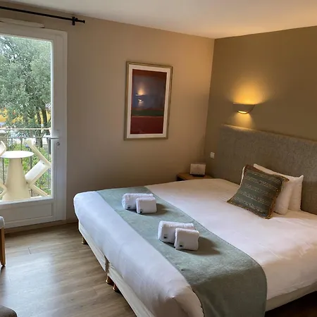 Logis La Bastide De & Restaurant 
