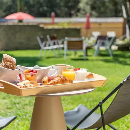 Logis La Bastide De & Restaurant La Chenaie 酒店 3*