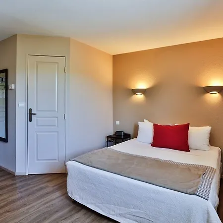 Logis La Bastide De & Restaurant La Chenaie 3* 格里尼昂