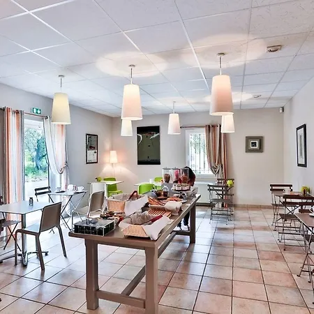 Logis La Bastide De & Restaurant La Chenaie 3*