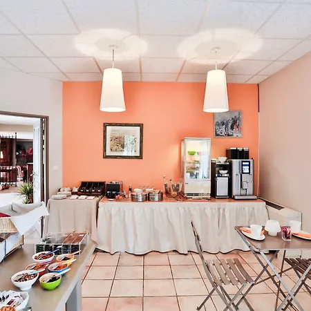 Logis La Bastide De & Restaurant La Chenaie 酒店 3*