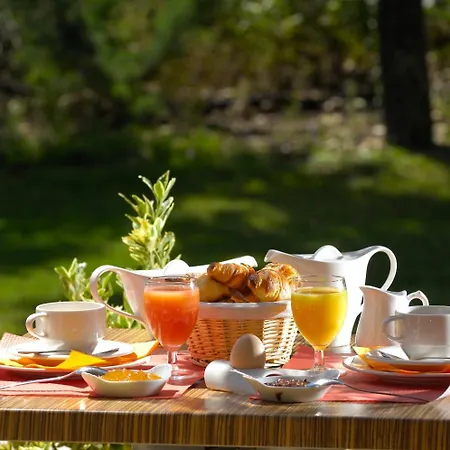 Logis La Bastide De & Restaurant La Chenaie 格里尼昂