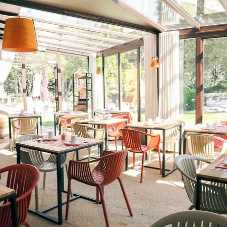Logis La Bastide De & Restaurant La Chenaie 酒店