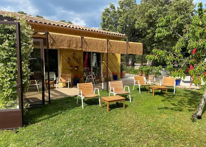 Szálloda Logis La Bastide De & Restaurant La Chenaie Grignan