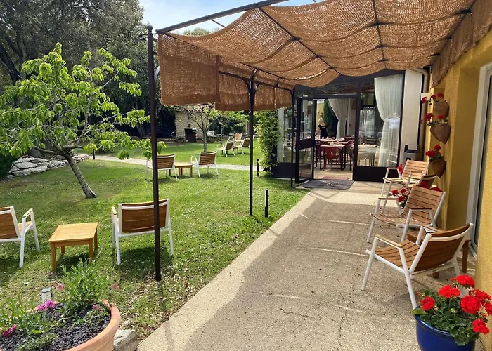 Szálloda Logis La Bastide De & Restaurant La Chenaie