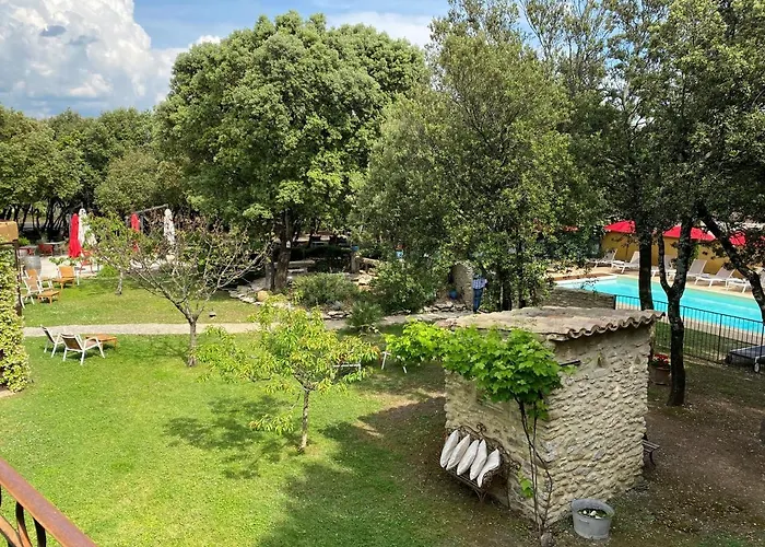 Szálloda Logis La Bastide De & Restaurant La Chenaie Grignan