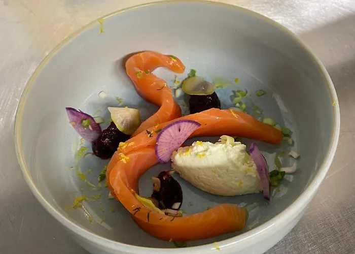 Logis La Bastide De & Restaurant La Chenaie 3* Grignan