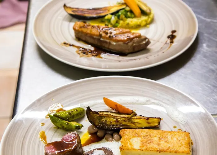 Szálloda Logis La Bastide De & Restaurant La Chenaie 3*
