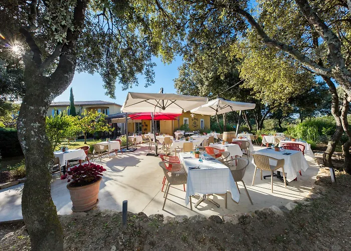 Logis La Bastide De & Restaurant La Chenaie Szálloda
