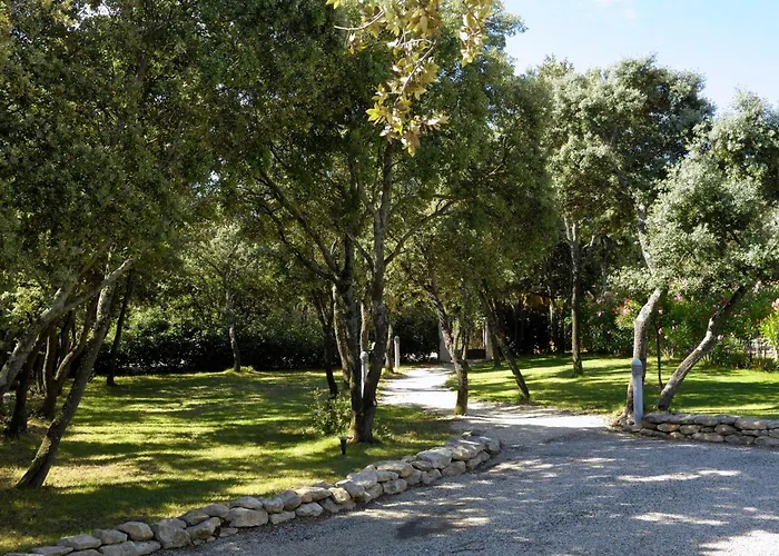 Logis La Bastide De & Restaurant La Chenaie 3* Grignan