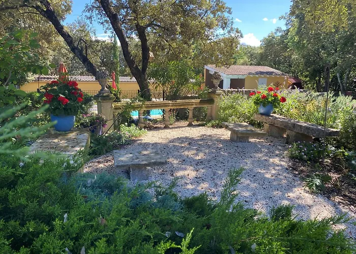 Szálloda Logis La Bastide De & Restaurant La Chenaie