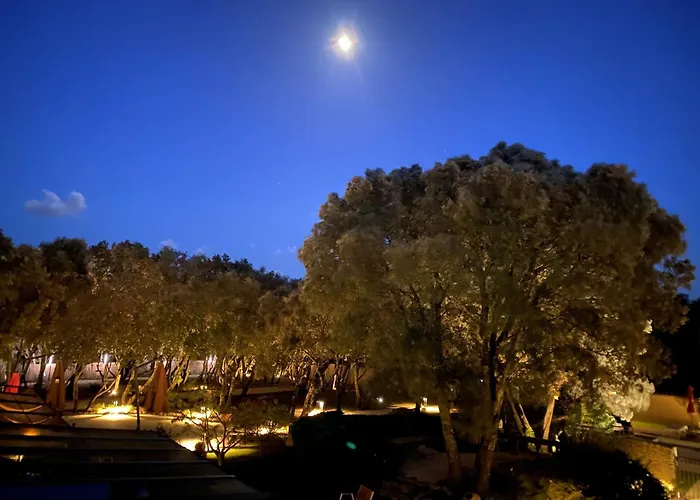 Logis La Bastide De & Restaurant La Chenaie Szálloda Grignan