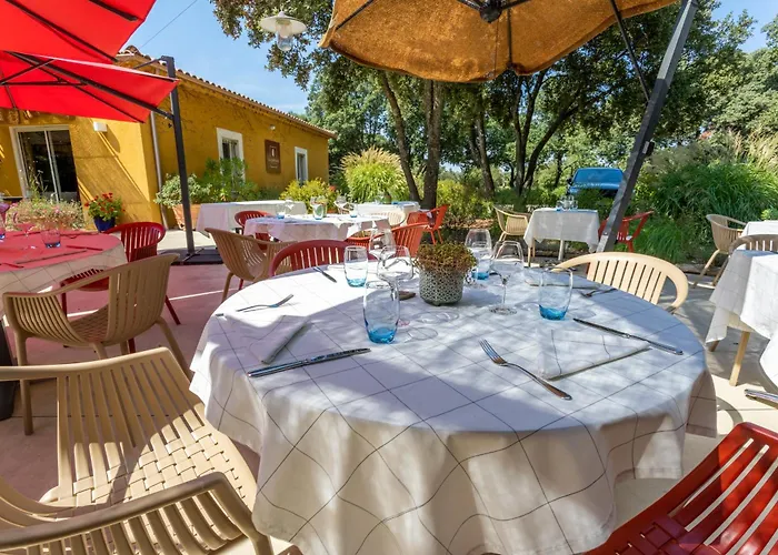 Szálloda Logis La Bastide De & Restaurant La Chenaie 3*