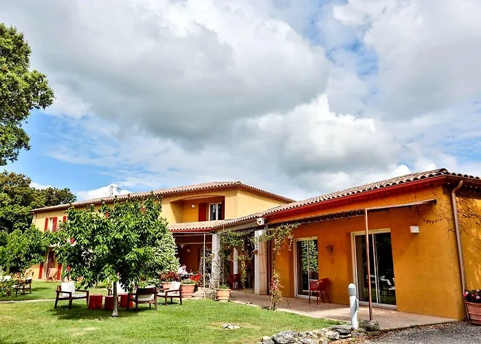 Logis La Bastide De & Restaurant La Chenaie 3* Grignan