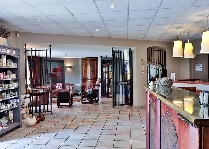 Szálloda Logis La Bastide De & Restaurant La Chenaie