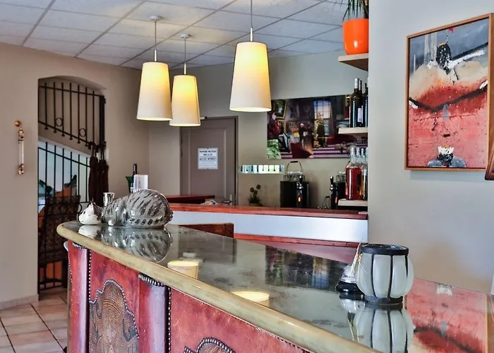 Szálloda Logis La Bastide De & Restaurant La Chenaie 3*