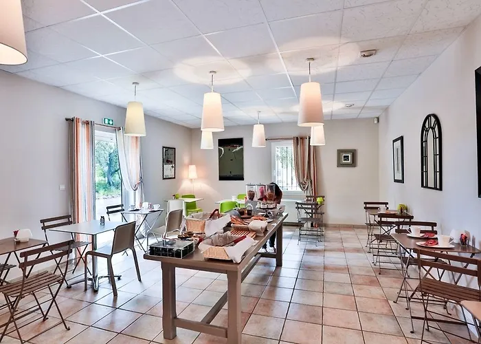 Logis La Bastide De & Restaurant La Chenaie 3*