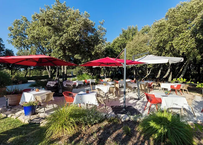 Logis La Bastide De & Restaurant La Chenaie 3* Grignan