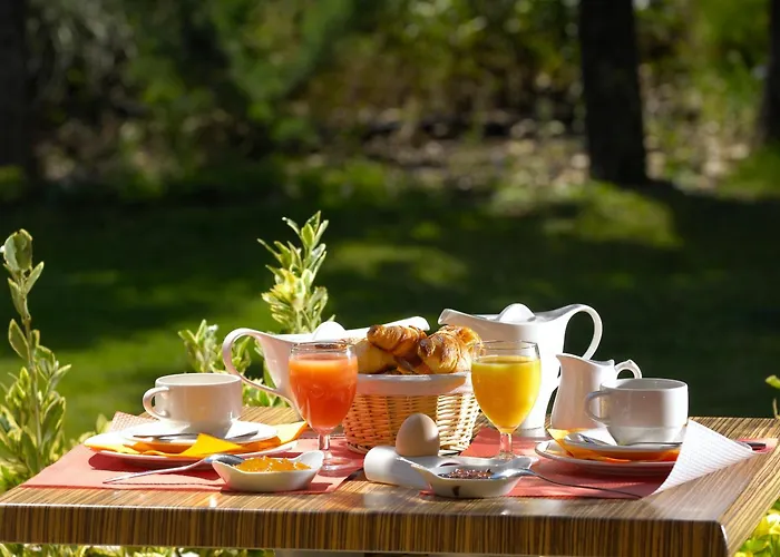 Logis La Bastide De & Restaurant La Chenaie Grignan