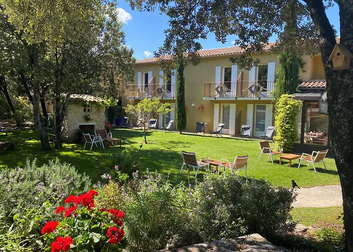 Logis La Bastide De & Restaurant La Chenaie Szálloda Grignan
