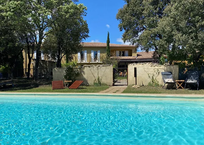 Szálloda Logis La Bastide De & Restaurant La Chenaie Grignan