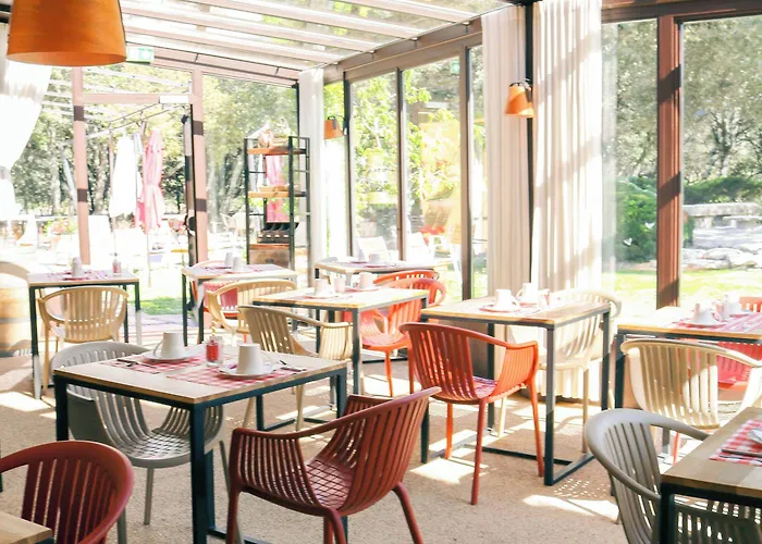 Logis La Bastide De & Restaurant La Chenaie Szálloda