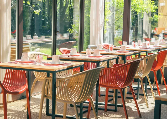 Szálloda Logis La Bastide De & Restaurant La Chenaie