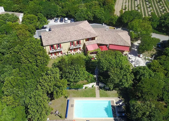 Szálloda Logis La Bastide De & Restaurant La Chenaie 3*