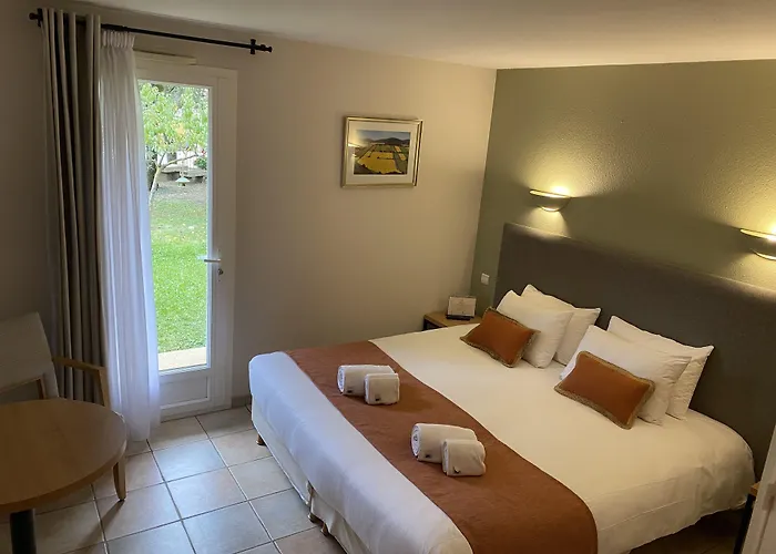 Logis La Bastide De & Restaurant La Chenaie