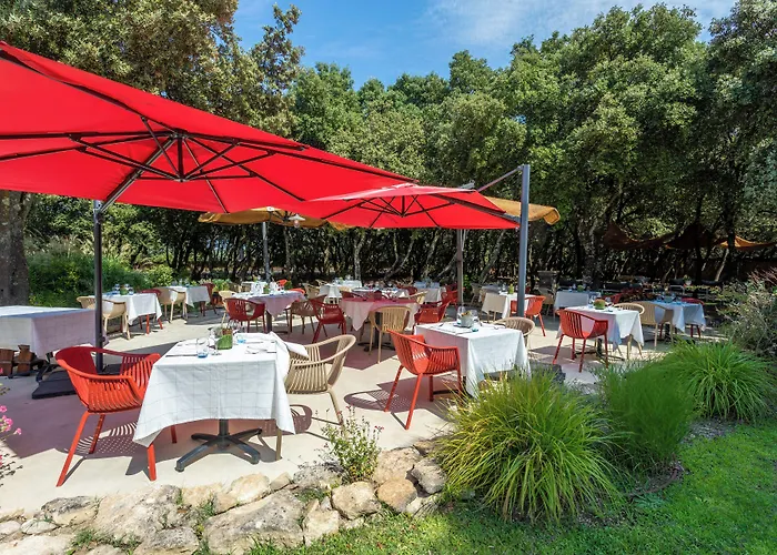 Logis La Bastide De & Restaurant La Chenaie Szálloda Grignan
