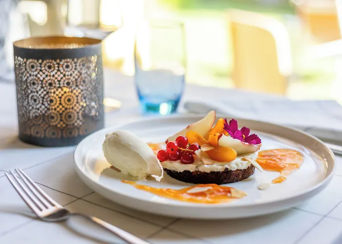 Logis La Bastide De & Restaurant La Chenaie Szálloda 3*