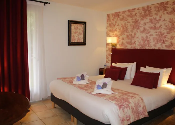 Logis La Bastide De & Restaurant La Chenaie Szálloda
