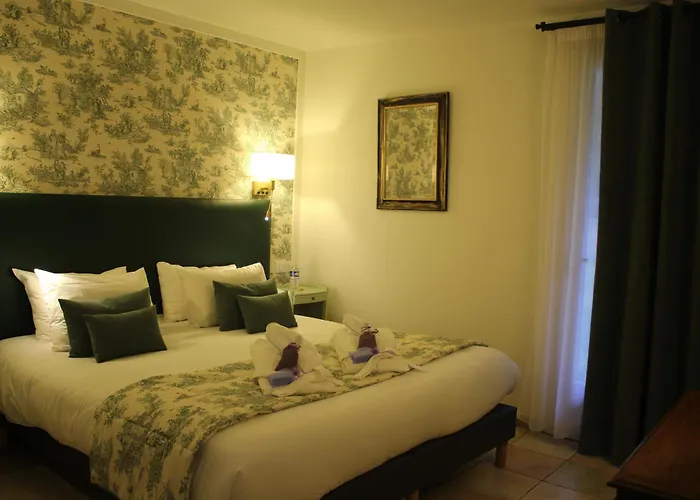Logis La Bastide De & Restaurant La Chenaie Szálloda 3*