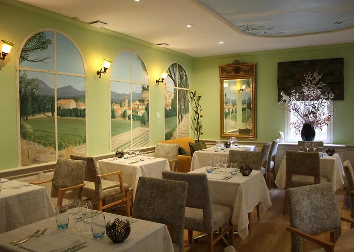 Logis La Bastide De & Restaurant La Chenaie 3* Grignan