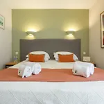 Logis La Bastide De & Restaurant La Chenaie 3* Grignan