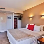 Logis La Bastide De & Restaurant La Chenaie 3*