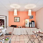 Logis La Bastide De & Restaurant La Chenaie Hotell 3*