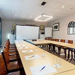 Logis La Bastide De & Restaurant La Chenaie Hotel 3*