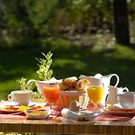 Logis La Bastide De & Restaurant La Chenaie Grignan