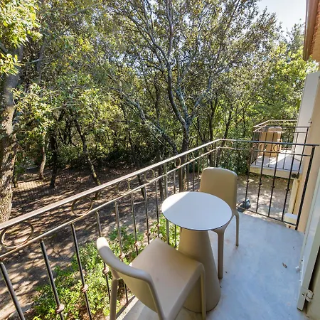 Logis La Bastide De & Restaurant La Chenaie Otel