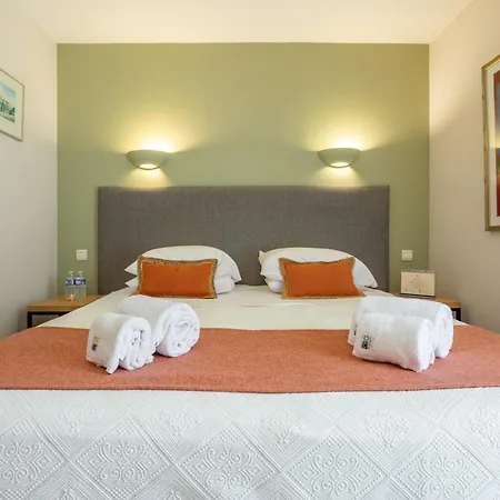 Logis La Bastide De & Restaurant La Chenaie 3* غراينا