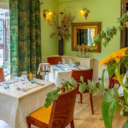 Hotel Logis Hotel La Bastide De Grignan & Restaurant 