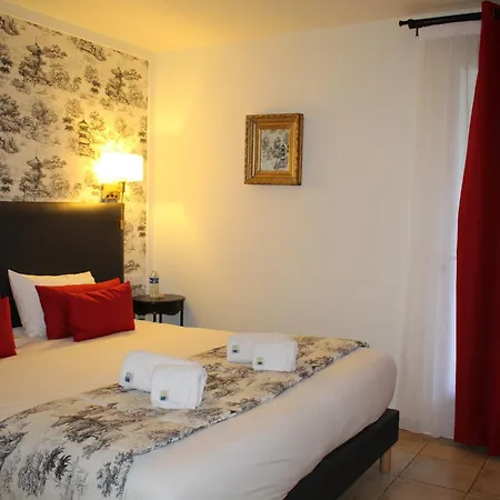 Logis La Bastide De & Restaurant La Chenaie Otel Grignan