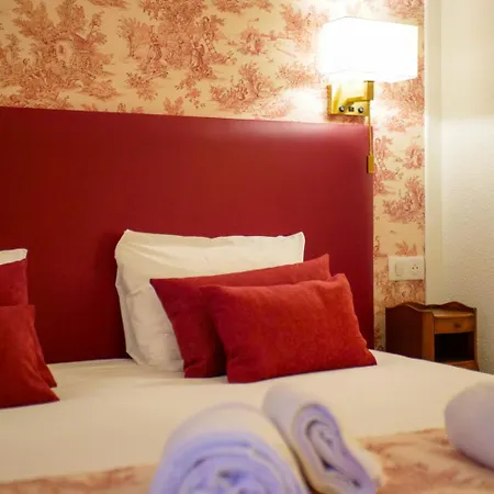 Logis La Bastide De & Restaurant La Chenaie Otel Grignan