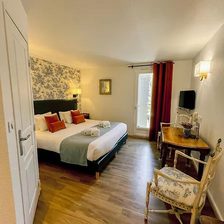 Logis La Bastide De & Restaurant La Chenaie Otel Grignan