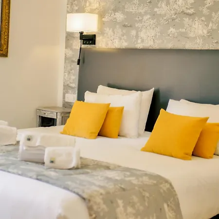 Logis La Bastide De & Restaurant La Chenaie 3*